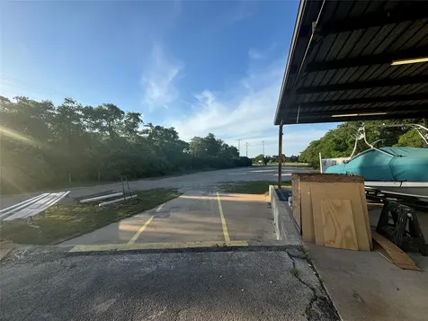 2502 Highway 304 Smithville TX 78957