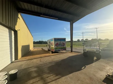2502 Highway 304 Smithville TX 78957