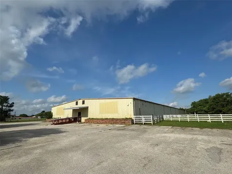 2502 Highway 304 Smithville TX 78957