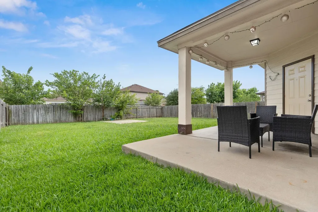 1635 Bayland Street Round Rock TX 78664