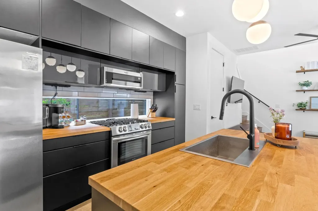 1706 Perez Street Austin TX 78721