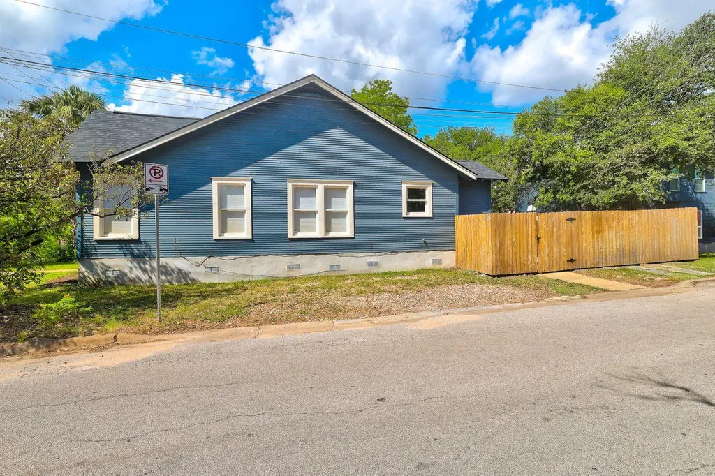 4412 Red River Street Austin TX 78751