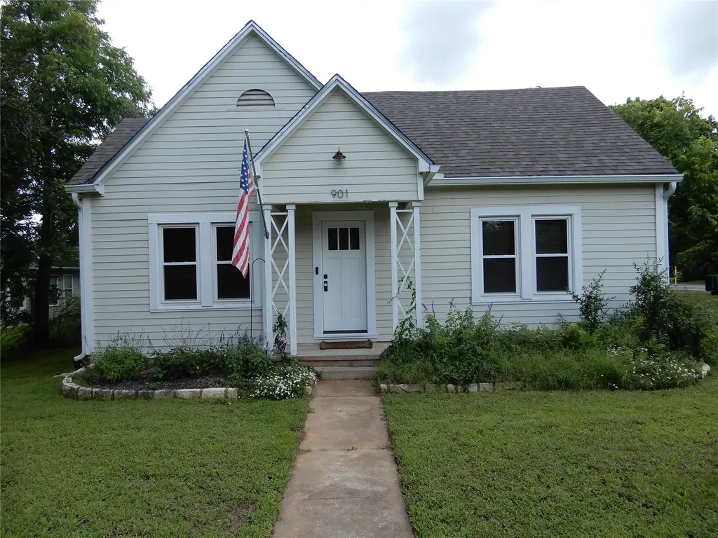 901 N Main Street Elgin TX 78621