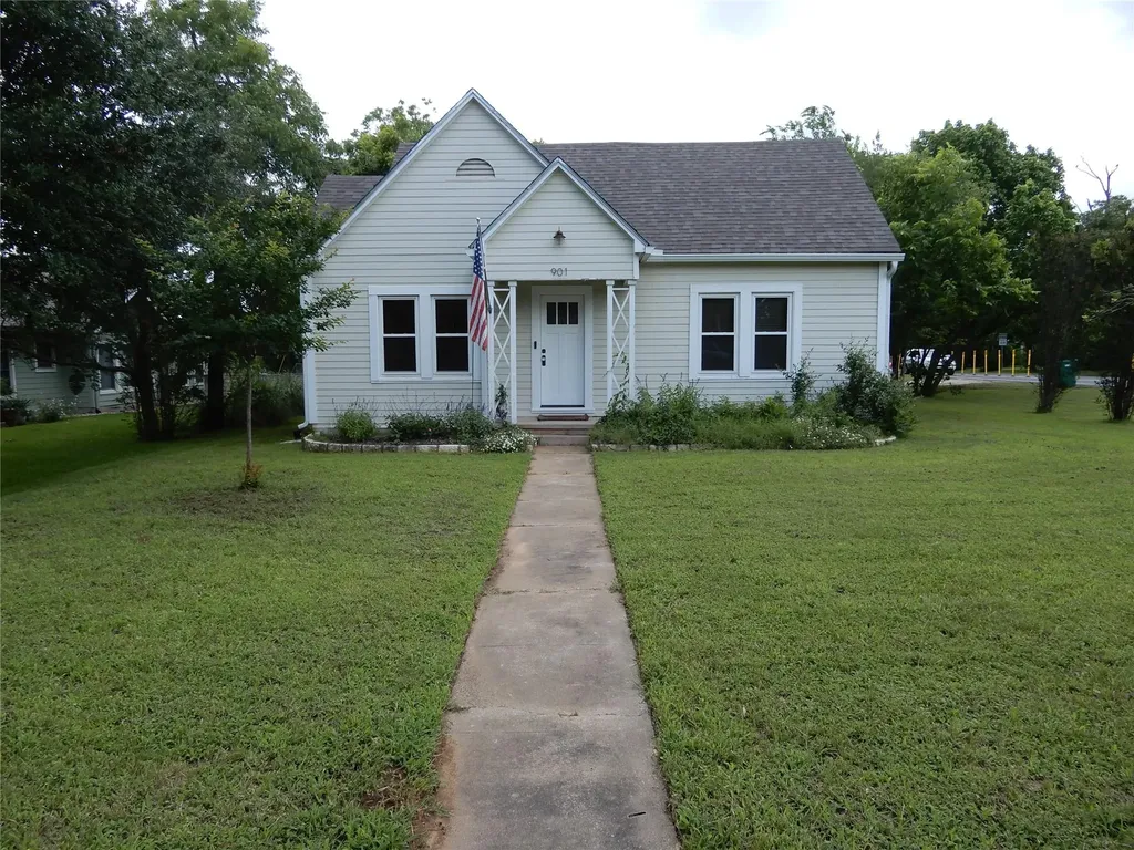 901 N Main Street Elgin TX 78621
