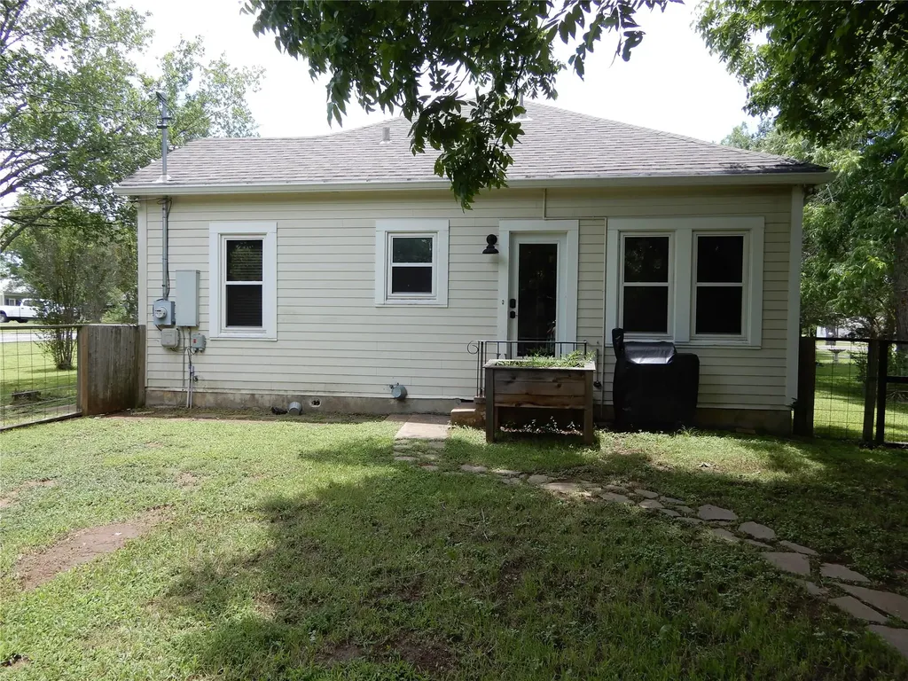 901 N Main Street Elgin TX 78621