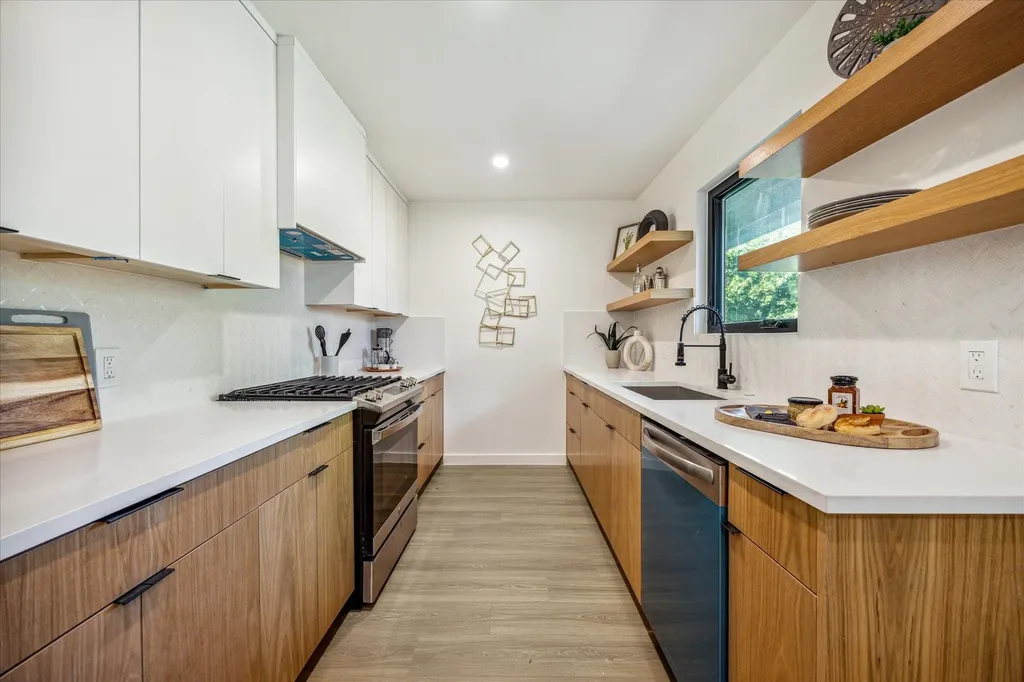6411 Sandshof Drive Austin TX 78724