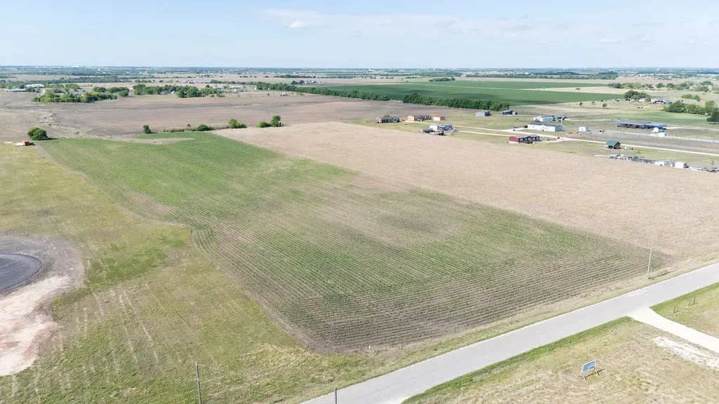 450 County Road 423 Taylor TX 76574