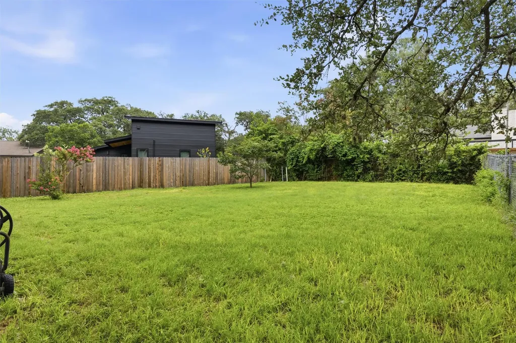 7737 Croftwood Drive Austin TX 78749