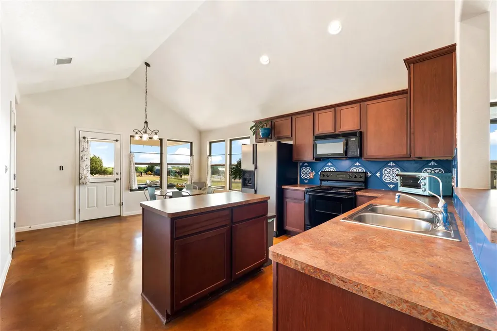 833 Thousand Oaks Trail Liberty Hill TX 78642