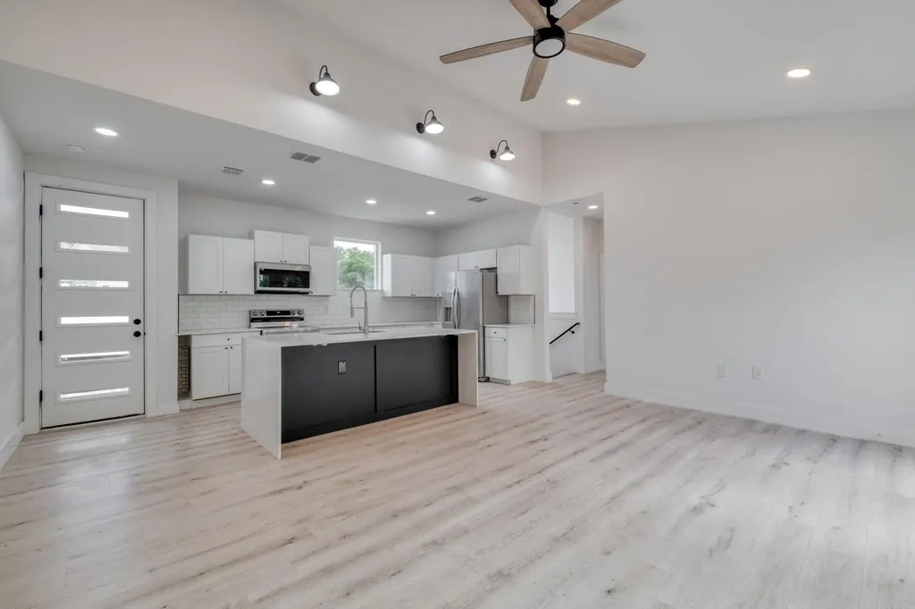 5211 Rob Scott Street Austin TX 78721
