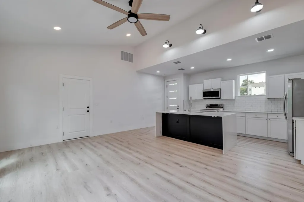 5211 Rob Scott Street Austin TX 78721