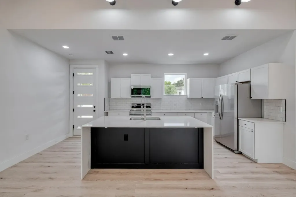 5211 Rob Scott Street Austin TX 78721