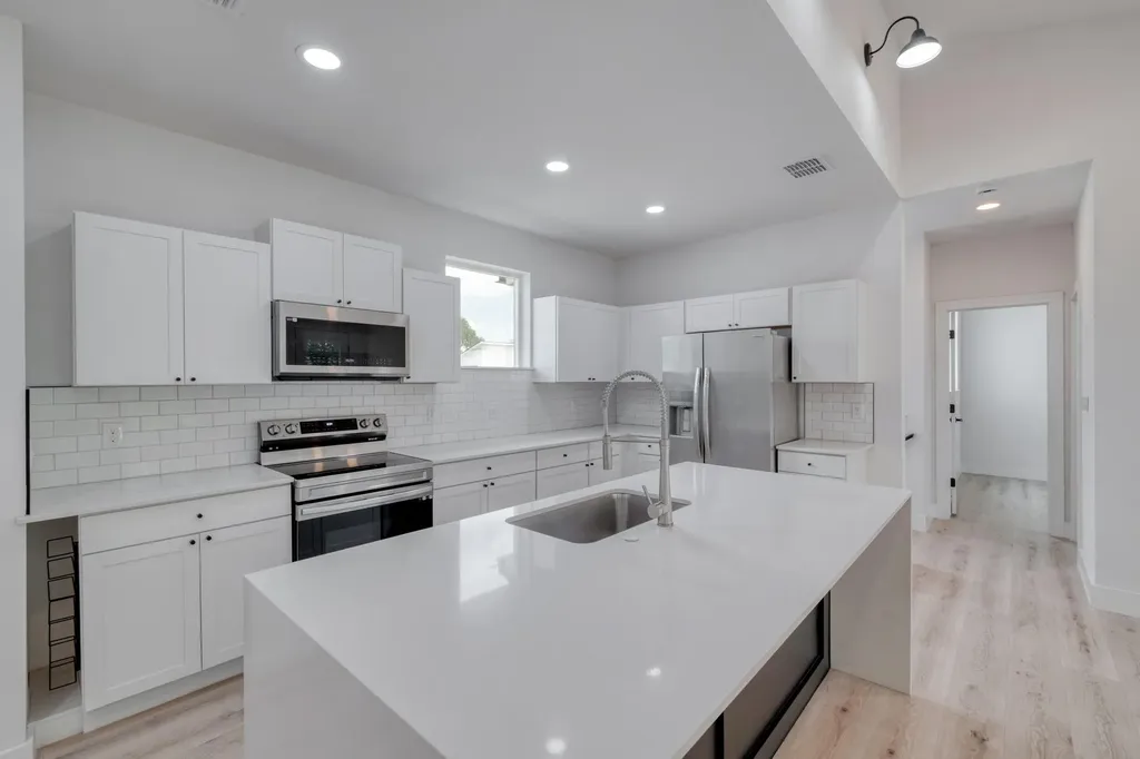 5211 Rob Scott Street Austin TX 78721