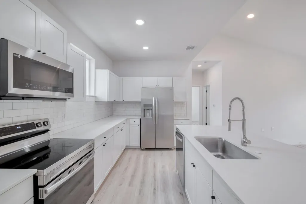 5211 Rob Scott Street Austin TX 78721