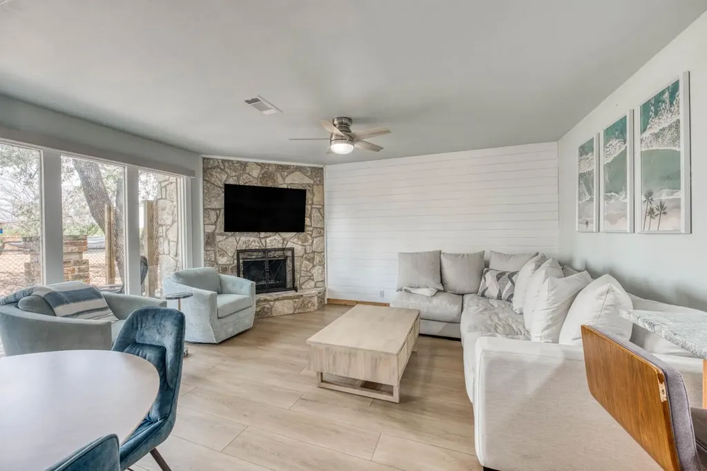 200 Free Rein Horseshoe Bay TX 78657