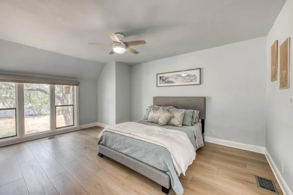 200 Free Rein Horseshoe Bay TX 78657
