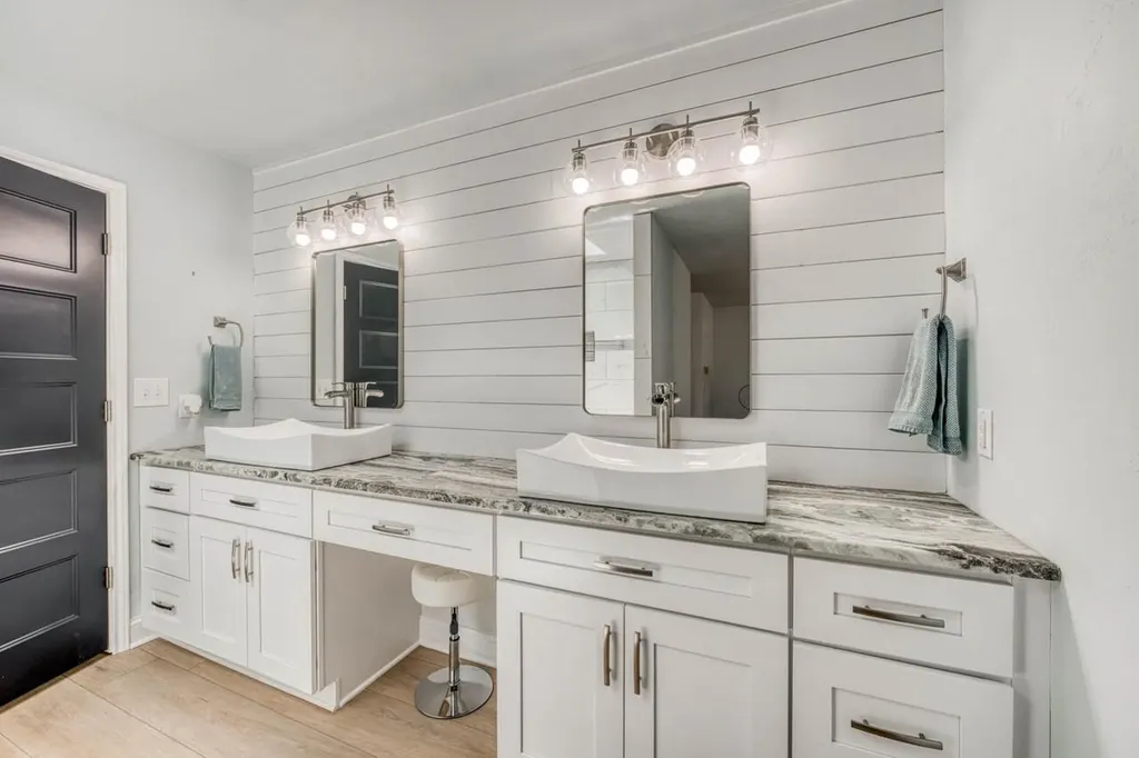 200 Free Rein Horseshoe Bay TX 78657