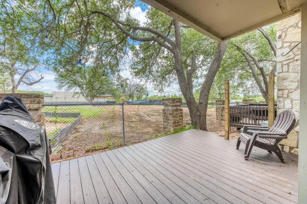 200 Free Rein Horseshoe Bay TX 78657