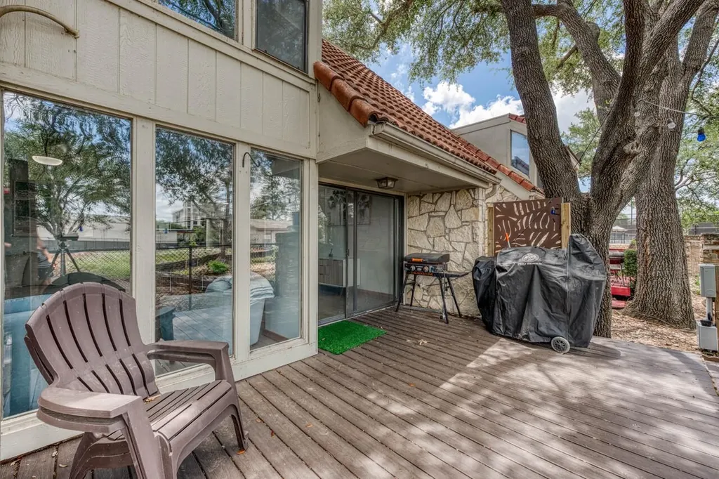 200 Free Rein Horseshoe Bay TX 78657