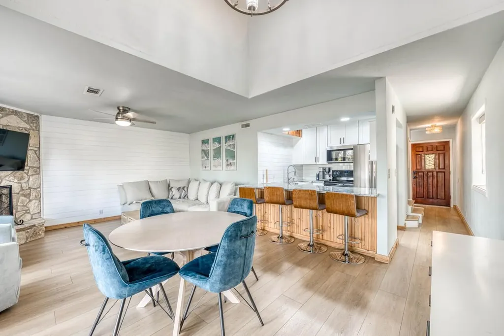 200 Free Rein Horseshoe Bay TX 78657