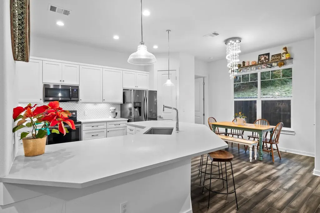 706 Stow Drive Spicewood TX 78669