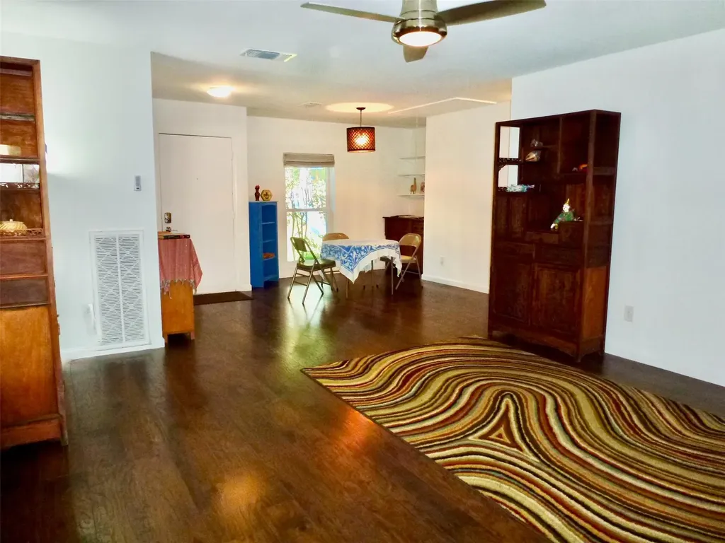 1213 Dunstan Drive Austin TX 78745
