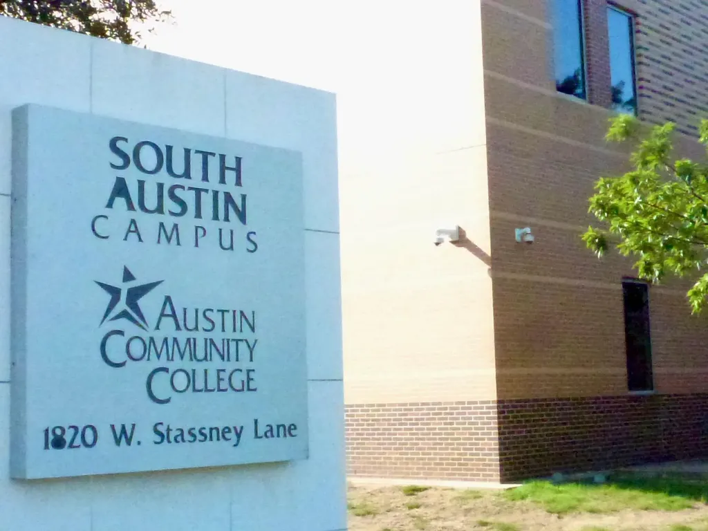 1213 Dunstan Drive Austin TX 78745