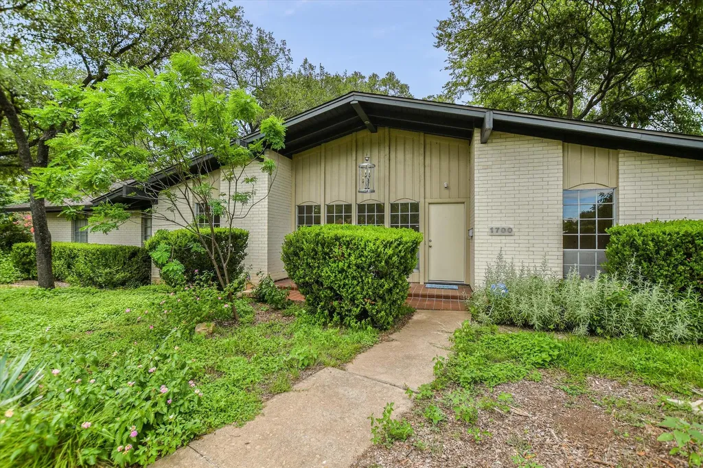 1700 Westmoor Drive Austin TX 78723