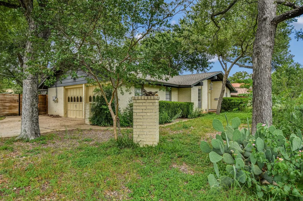 1700 Westmoor Drive Austin TX 78723