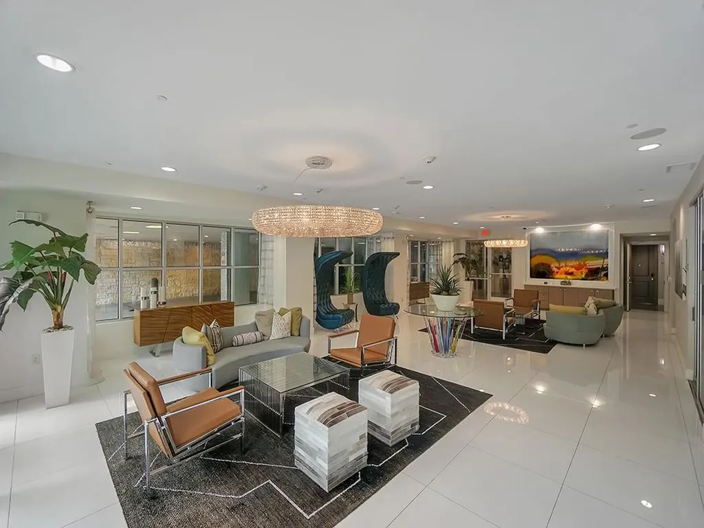 1900 Barton Springs Road Austin TX 78704