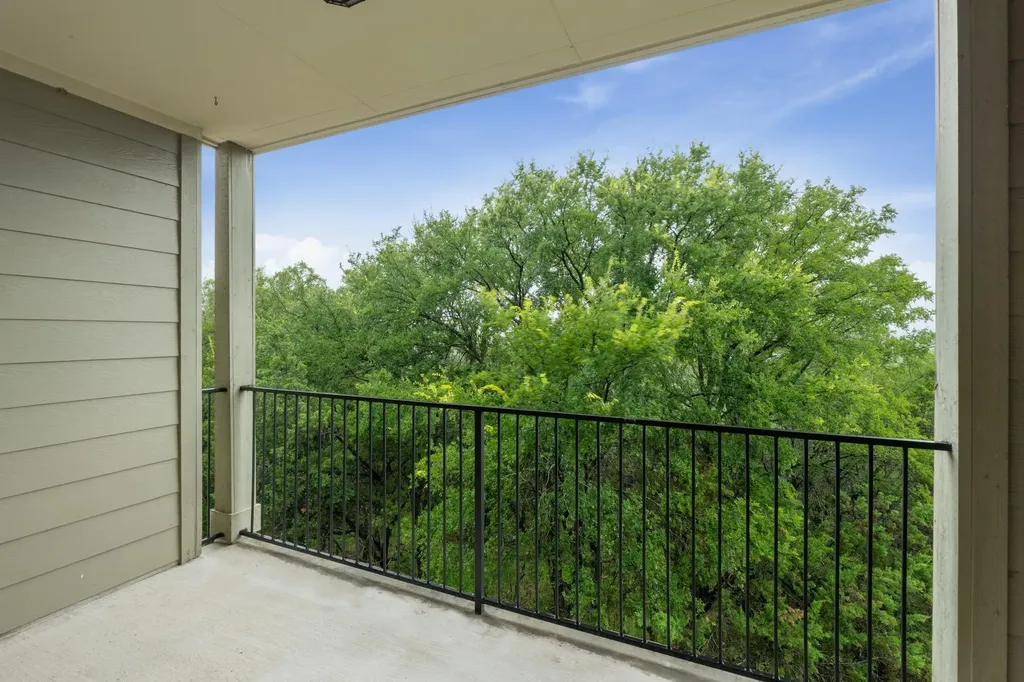 6810 Deatonhill Drive Austin TX 78745