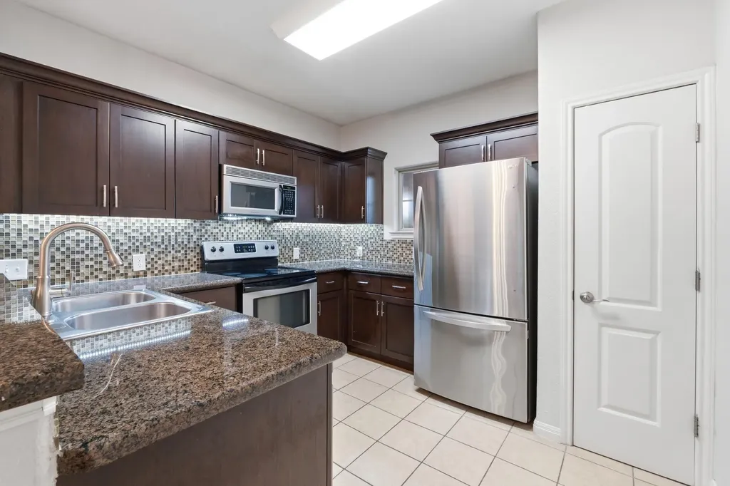 6810 Deatonhill Drive Austin TX 78745