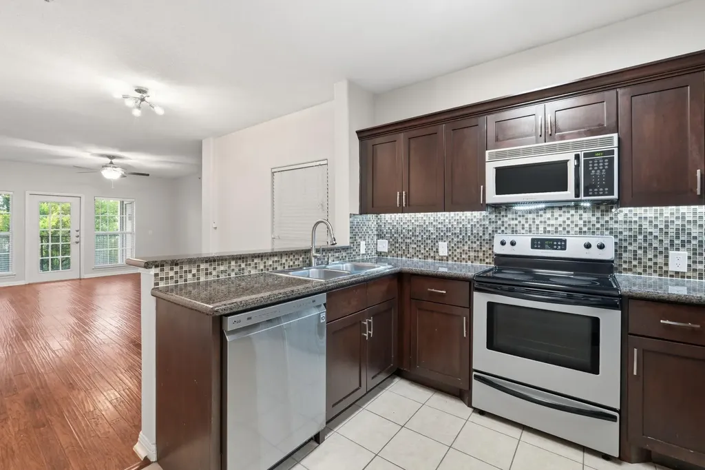 6810 Deatonhill Drive Austin TX 78745