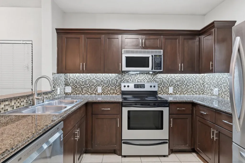 6810 Deatonhill Drive Austin TX 78745