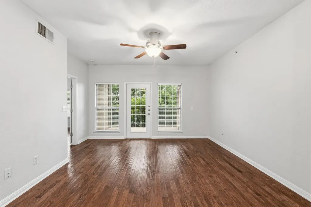 6810 Deatonhill Drive Austin TX 78745