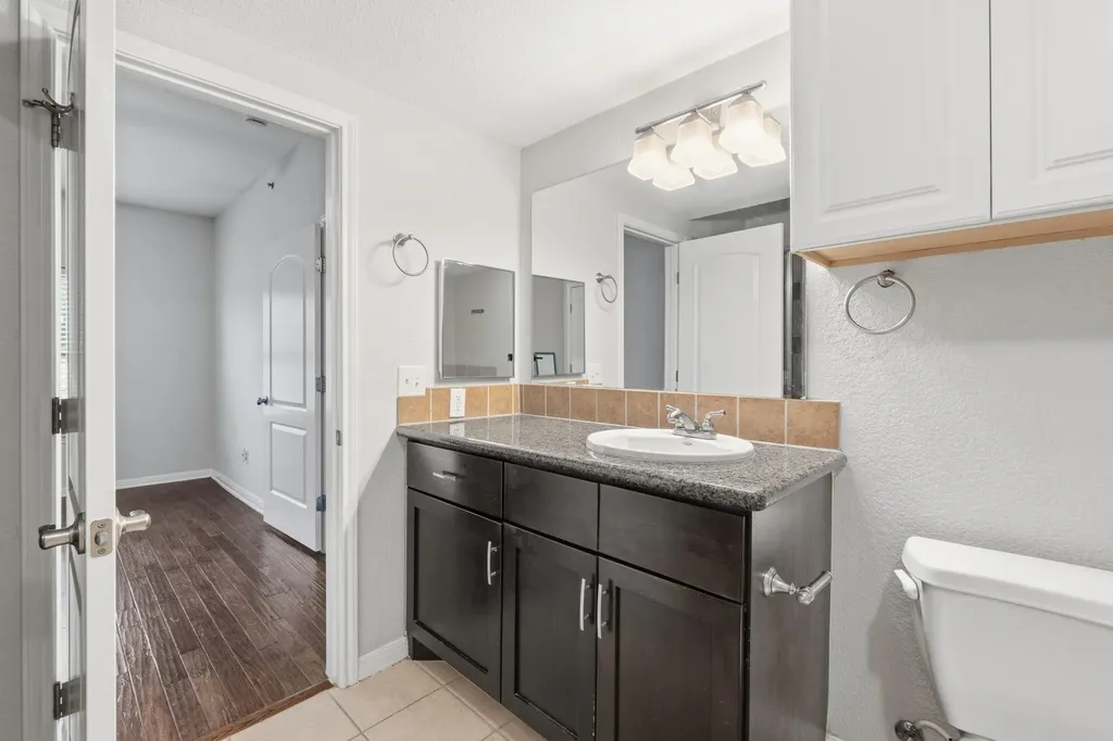 6810 Deatonhill Drive Austin TX 78745