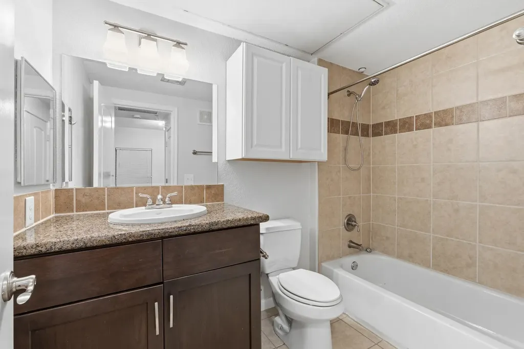 6810 Deatonhill Drive Austin TX 78745
