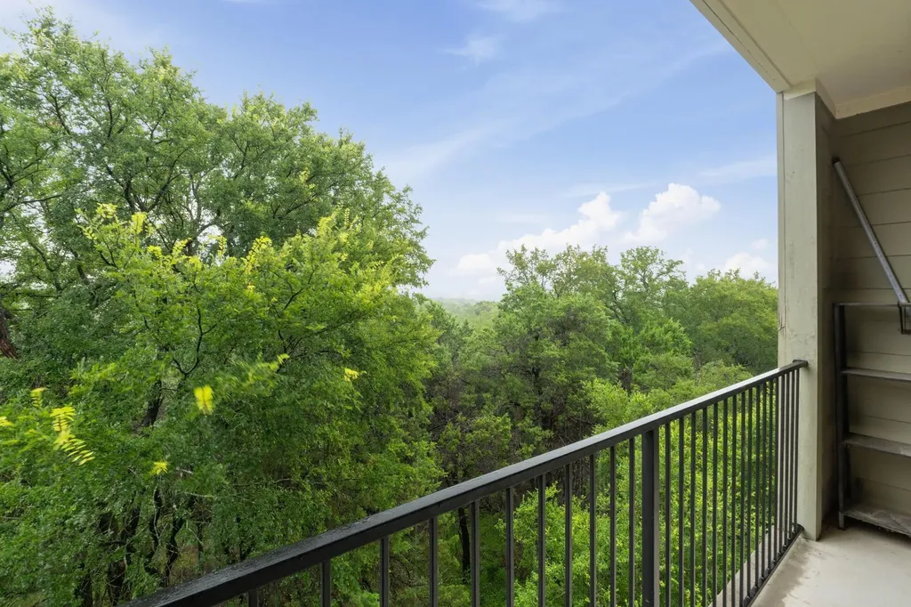 6810 Deatonhill Drive Austin TX 78745