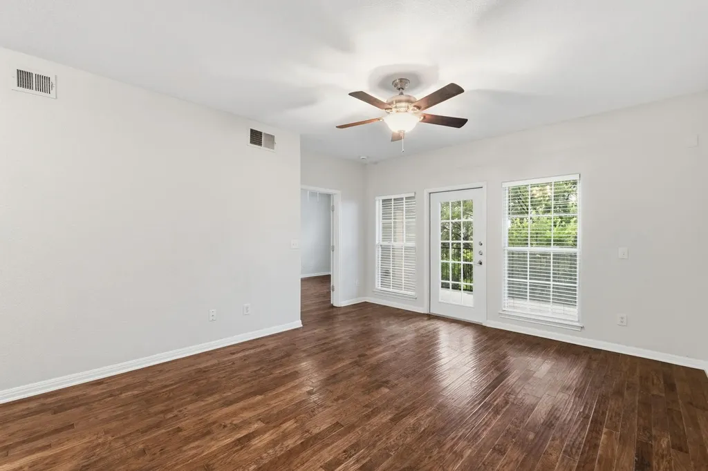 6810 Deatonhill Drive Austin TX 78745