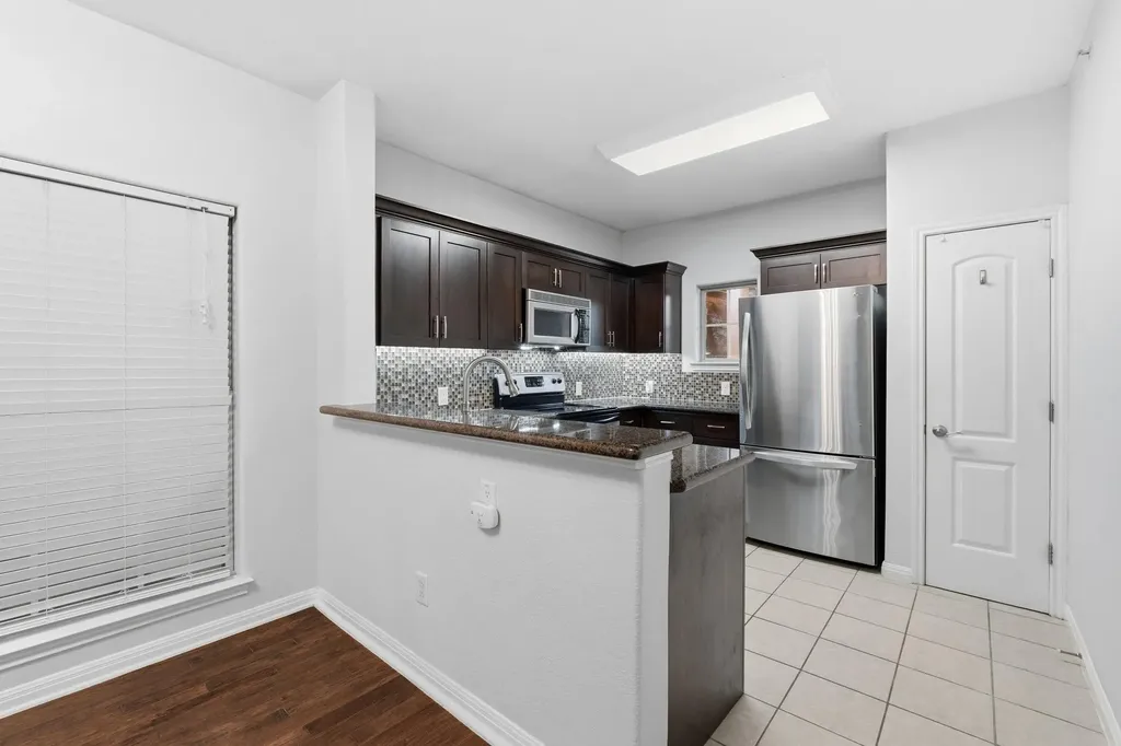 6810 Deatonhill Drive Austin TX 78745