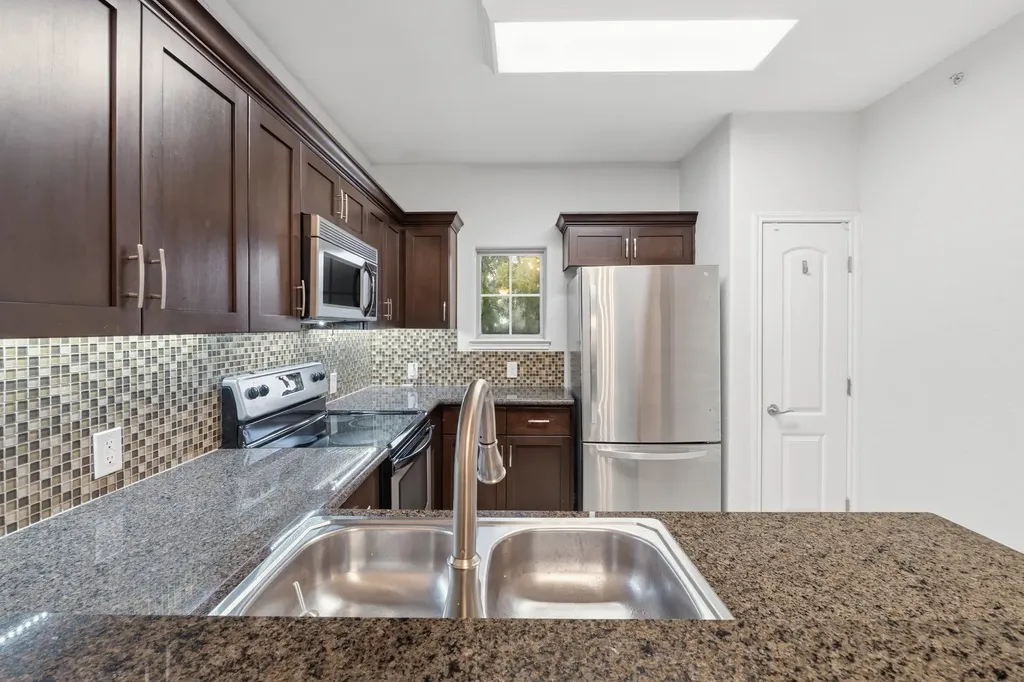 6810 Deatonhill Drive Austin TX 78745