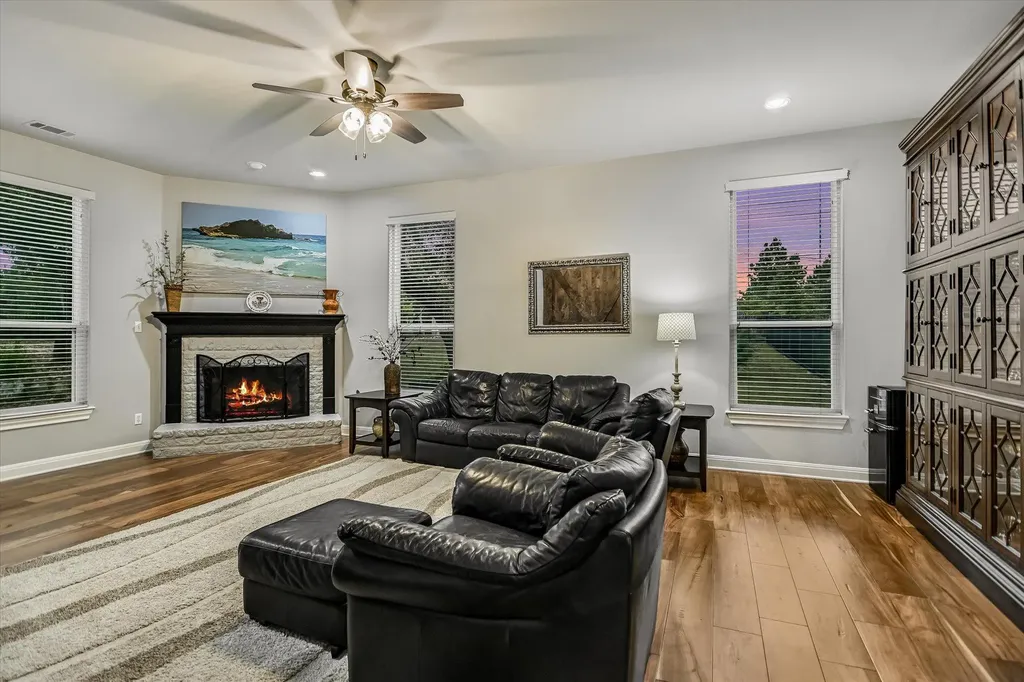 8802 Westminster Glen Austin TX 78730
