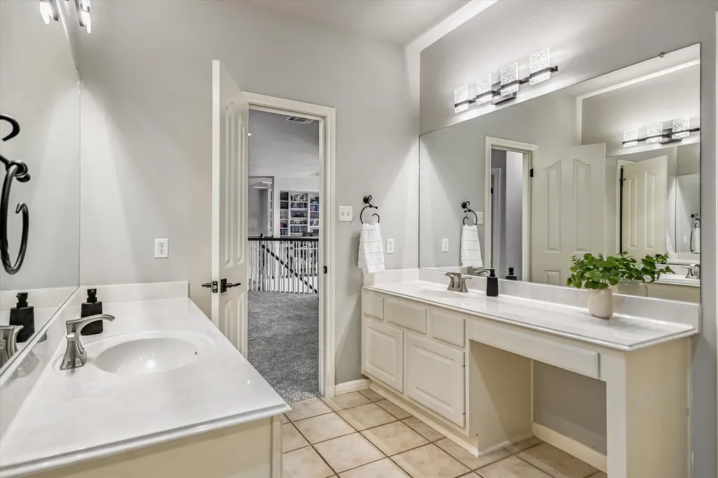 8802 Westminster Glen Austin TX 78730
