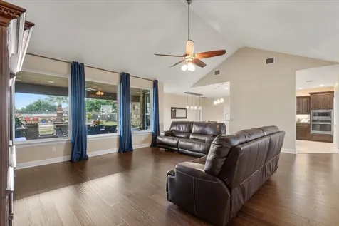 104 W Vienna Drive Hutto TX 78634