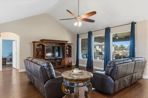 104 W Vienna Drive Hutto TX 78634
