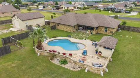 104 W Vienna Drive Hutto TX 78634