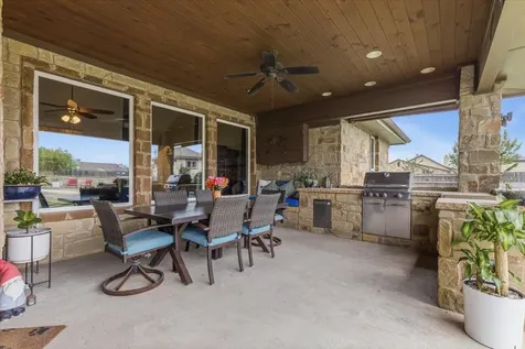 104 W Vienna Drive Hutto TX 78634