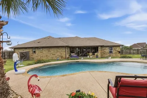 104 W Vienna Drive Hutto TX 78634