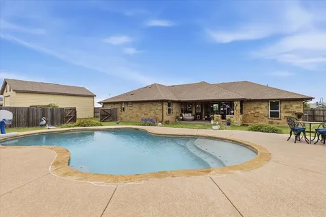 104 W Vienna Drive Hutto TX 78634