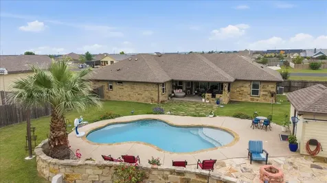 104 W Vienna Drive Hutto TX 78634